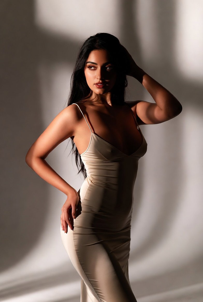 Curvy hot Vadodara escort model